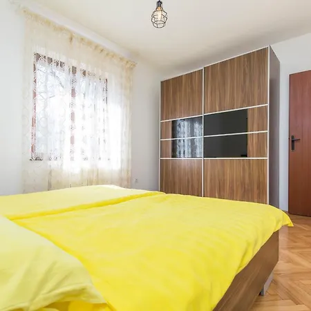 Tia Apartment *