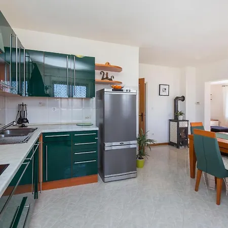 Tia Apartment *